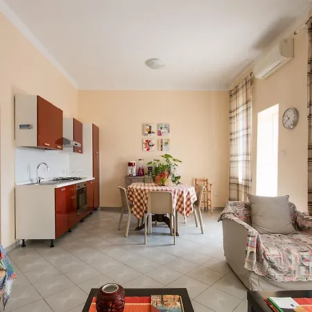 Attico Con 2 Camere In Via Vespucci Apartment *