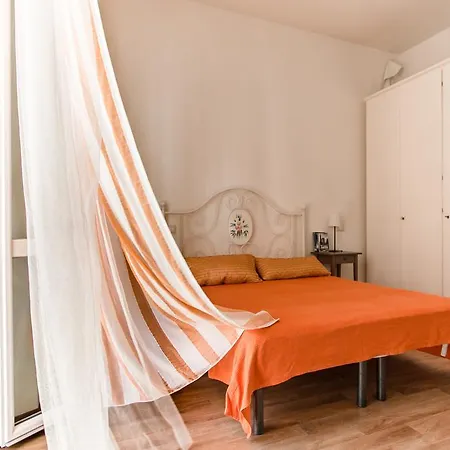 Attico Con 2 In Via Vespucci Апартаменты